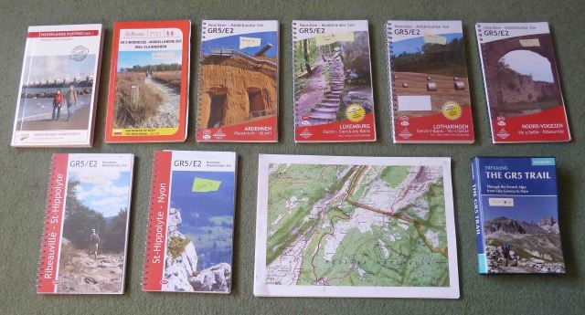 photo of guidebooks2